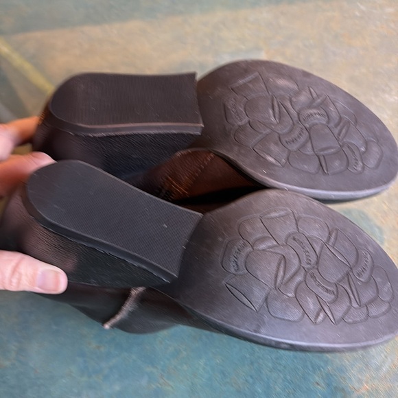 Kork Ease Holmes  Leather Wedge Bootie 9M like new,
Brownish Black, no box - Picture 7 of 8